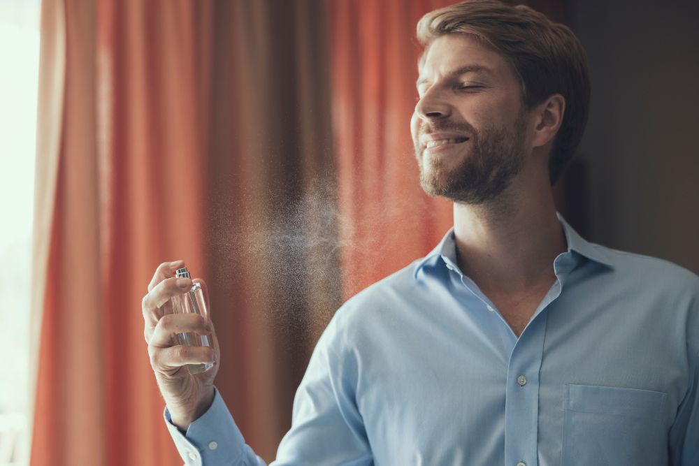 Perfumes para hombre ideales para usar en otoño 2025